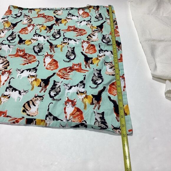 Cat Kitchen Dishtowel Lot of 2 Christmas Cat In box World Market Cats Towel - Picture 6 of 10